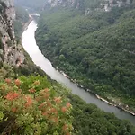Du Centre فندق بييرُلات